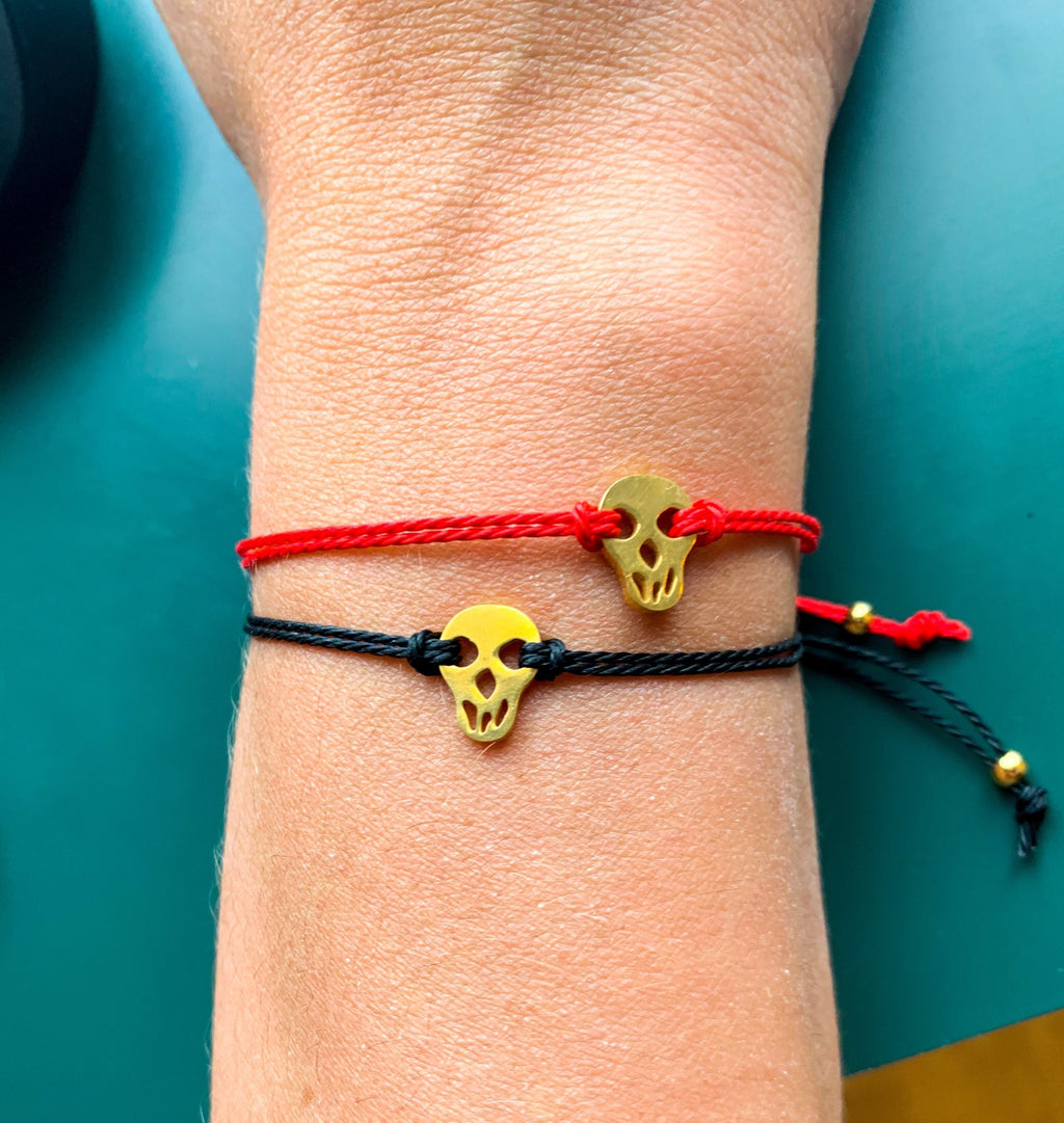 Duo de bracelets Calavera noir et rouge portés au poignet - MY KNOT PARIS